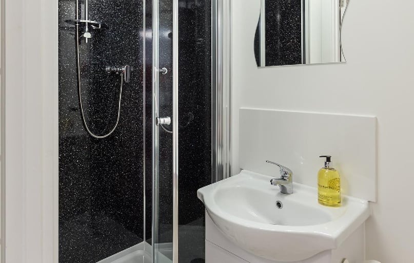 Queens Terrace, City Centre, Southampton - Image 1